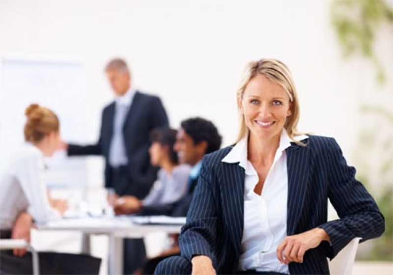 Thể hiện tự tin ở công sở qua 10 thông điệp cơ thể