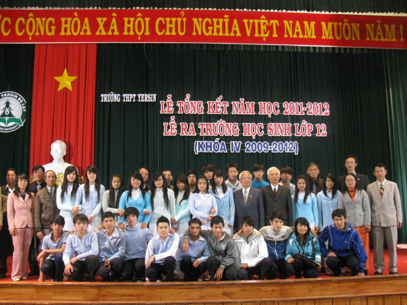 Học sinh trường THPT Yersin đậu tốt nghiệp đạt tỉ lệ 100%