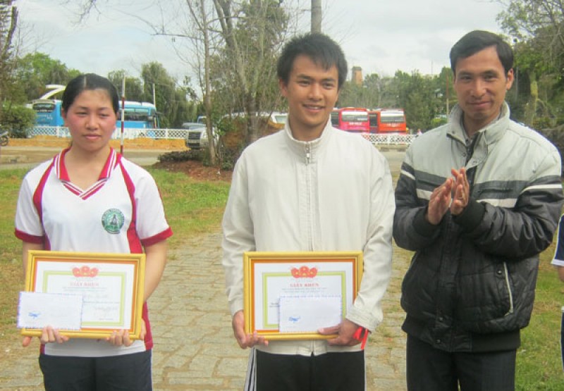 Hội Sinh viên Trường Đại học Yersin Đà Lạt tổ chức giải chạy bền chào đón Festival hoa Đà Lạt 2014