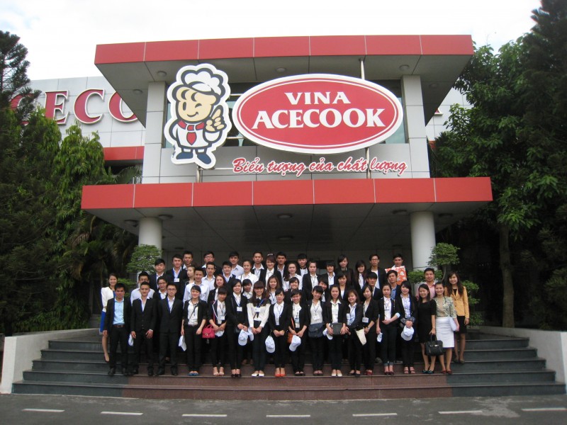 Sinh viên khoa Quản trị Kinh doanh khóa 08 kiến tập tại Tp. HCM