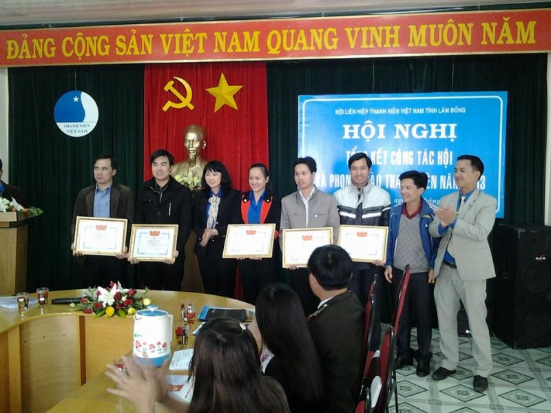 Hội Sinh viên trường Đại học Yersin Đà Lạt được khen thưởng Đơn vị xuất sắc năm 2013