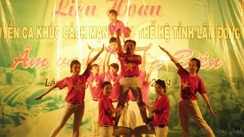 Sinh viên trường Đại học Yersin Đà Lạt tham gia Liên hoan nhóm tuyên truyền ca khúc cách mạng năm 2014