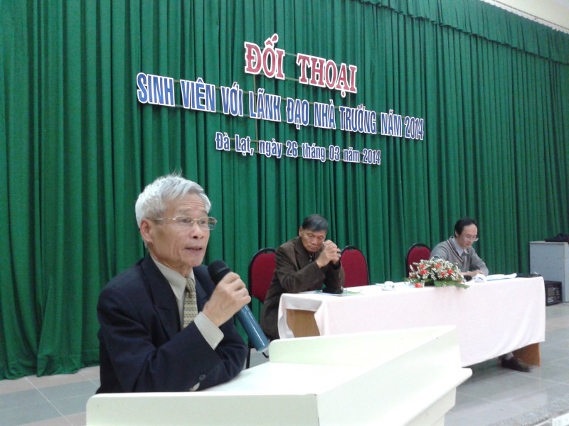 Diễn đàn đối thoại trực tiếp giữa sinh viên với lãnh đạo Trường năm 2014