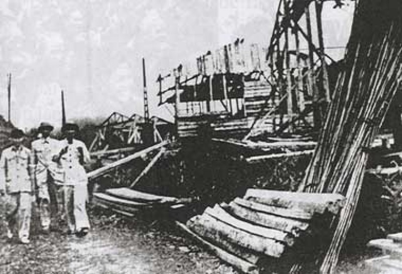 Phổ biến chuyên đề về học tập và làm theo tấm gương đạo đức Hồ Chí Minh năm 2013 trong lễ chào cờ đầu tháng 5/2013