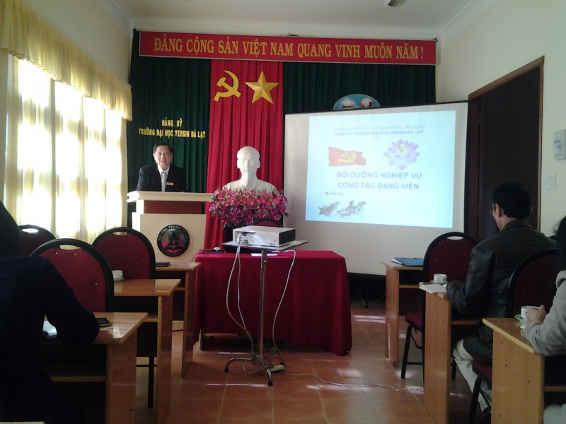 Đảng ủy trường Đại học Yersin Đà Lạt tổ chức bồi dưỡng công tác Đảng năm 2014