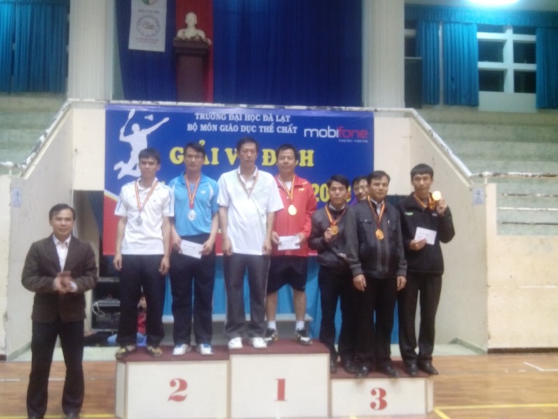 Đội tuyển tham gia giải “Vô địch cầu lông dlu năm 2013”