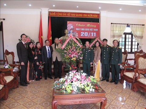 Lãnh đạo trường Đại học Yersin Đà Lạt thăm và chúc mừng các trường bạn nhân ngày 20/11