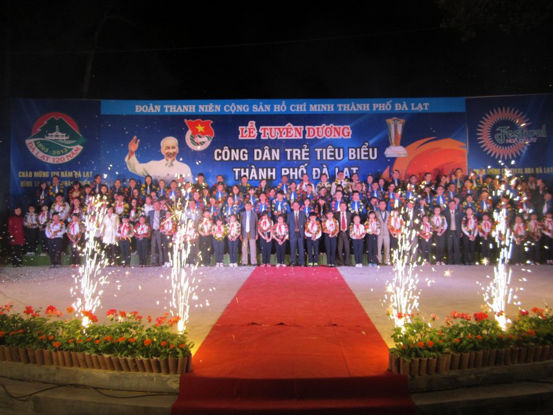 Giảng viên và sinh viên trường Đại học Yersin Đà Lạt được vinh danh “Công dân trẻ tiêu biểu thành phố Đà Lạt”