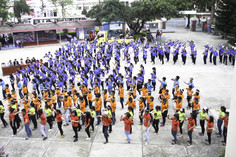 Sinh viên trường Đại học Yersin Đà Lạt với ngày hội văn hóa giao thông 2014