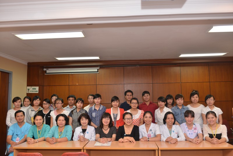 Sinh viên khoa Điều dưỡng thực tập tại bệnh viện Đại học Y dược TP HCM