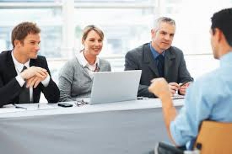 Những ngôn ngữ cử chỉ nên tránh trong buổi phỏng vấn