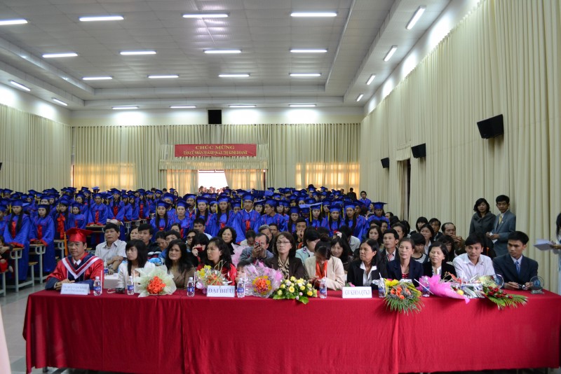 Khoa QTKD tổ chức lễ trao bằng Tốt nghiệp Cử nhân QTKD