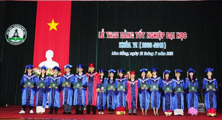 Trường Đại học Yersin Đà Lạt trao 291 bằng tốt nghiệp cho tân cử nhân và kiến trúc sư