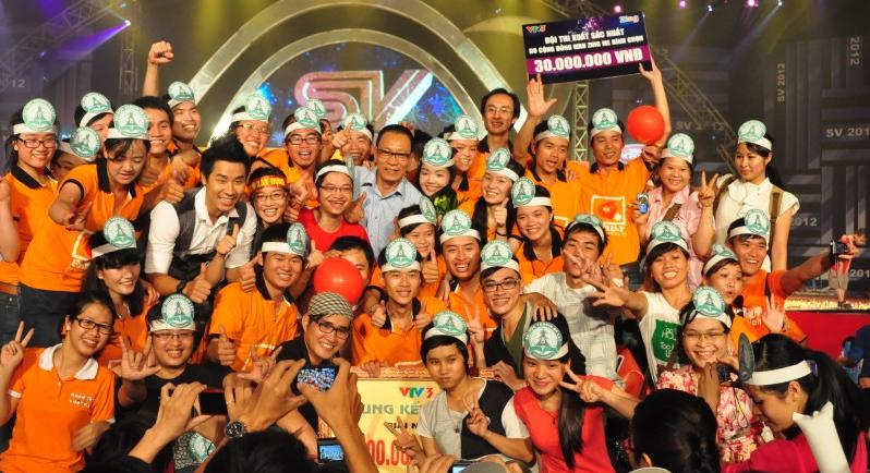 Đội tuyển SV 2012 Đại học Yersin Đà Lạt được Chủ tịch UBND tỉnh Lâm Đồng tặng Bằng khen