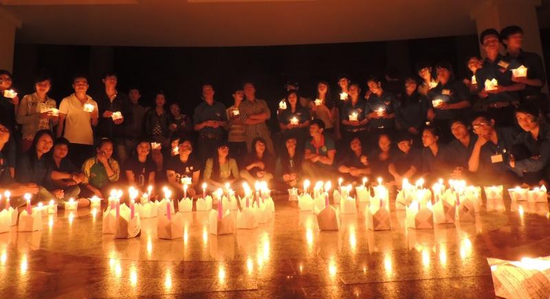 Sinh viên trường Đại học Yersin Đà Lạt hưởng ứng Giờ Trái Đất 2013