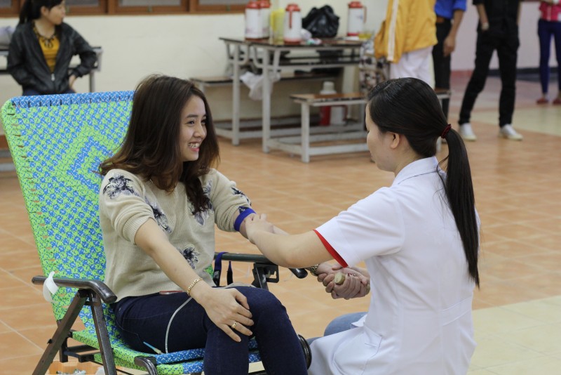 Hơn 200 cán bộ, giảng viên và sinh viên tham gia hiến máu tình nguyện