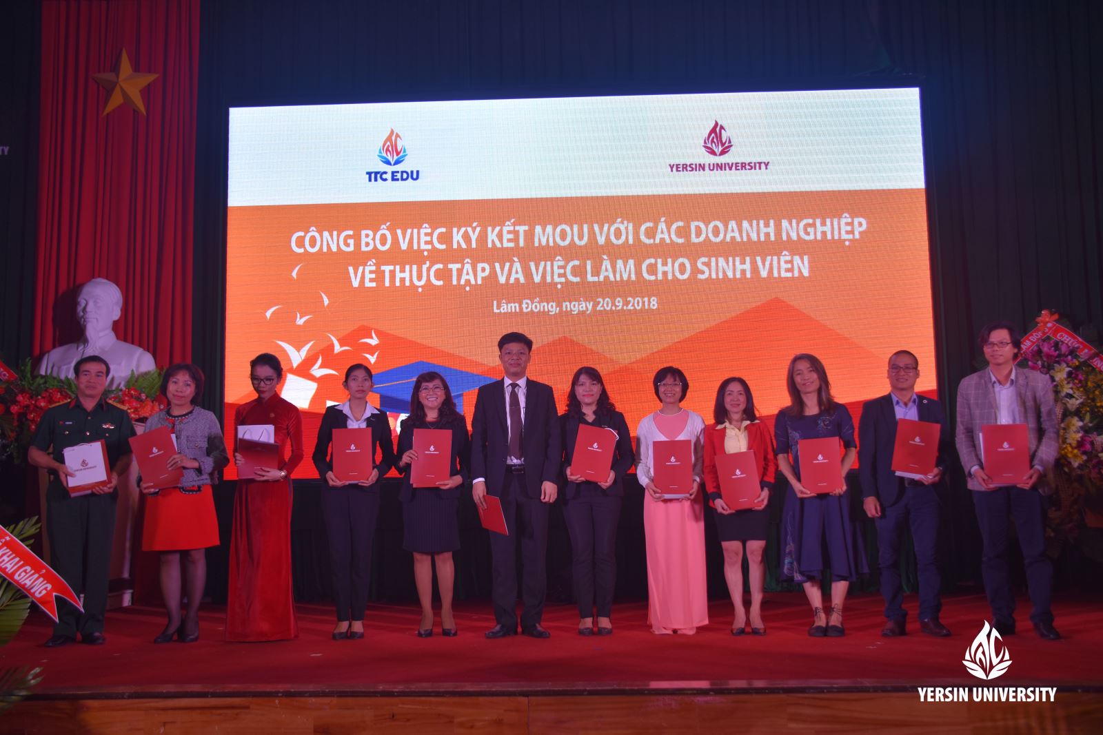 Trường Đại học Yersin Đfa Lạt công bố việc ký kết MOU với các doanh nghiệp về vấn đề việc làm cho sinh viên