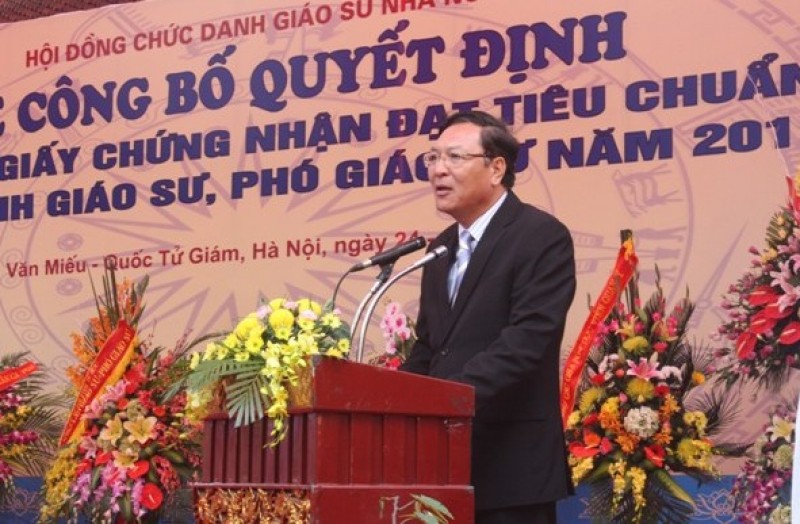 Công bố và trao chứng nhận đạt tiêu chuẩn chức danh GS, PGS năm 2012