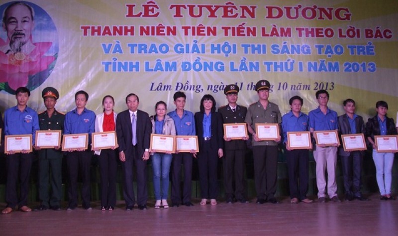 Cá nhân, tập thể của Trường được tuyên dương thanh niên tiên tiến làm theo lời Bác cấp Tỉnh năm 2013