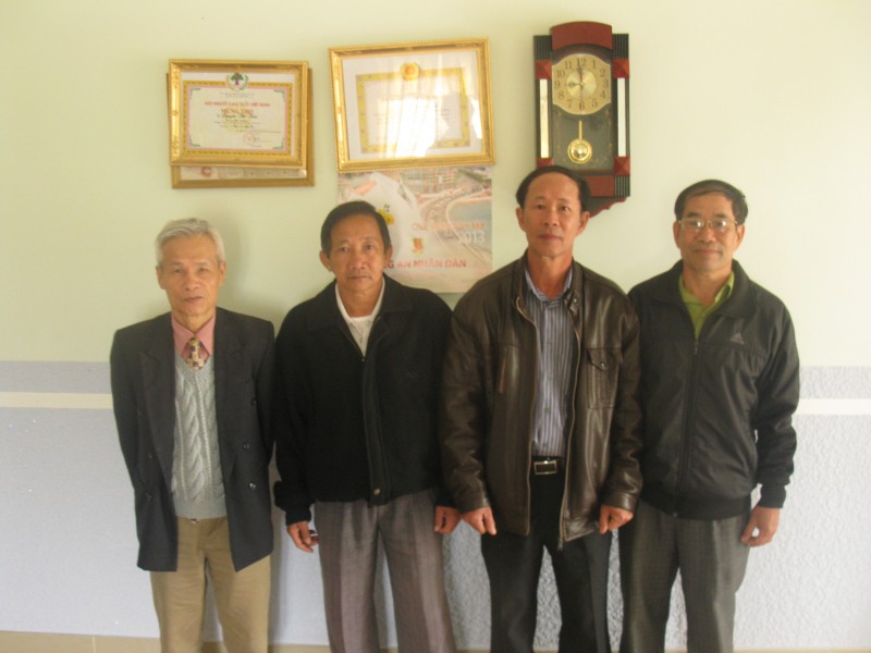 Hội Cựu chiến binh trường Đại học Yersin Đà Lạt thăm và tặng quà cho 01 cựu chiến binh trên địa bàn phường 8, Tp. Đà Lạt