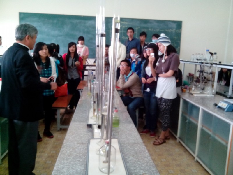 Khoa Sinh học – Môi trường tiếp đón đoàn sinh viên tham quan học tập của trường Đại học Văn Lang Tp. Hồ Chí Minh