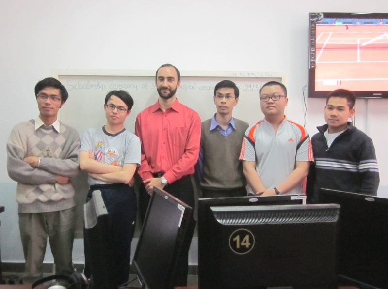 Lớp sáng tạo kĩ thuật số: Trao học bổng & chơi thử games