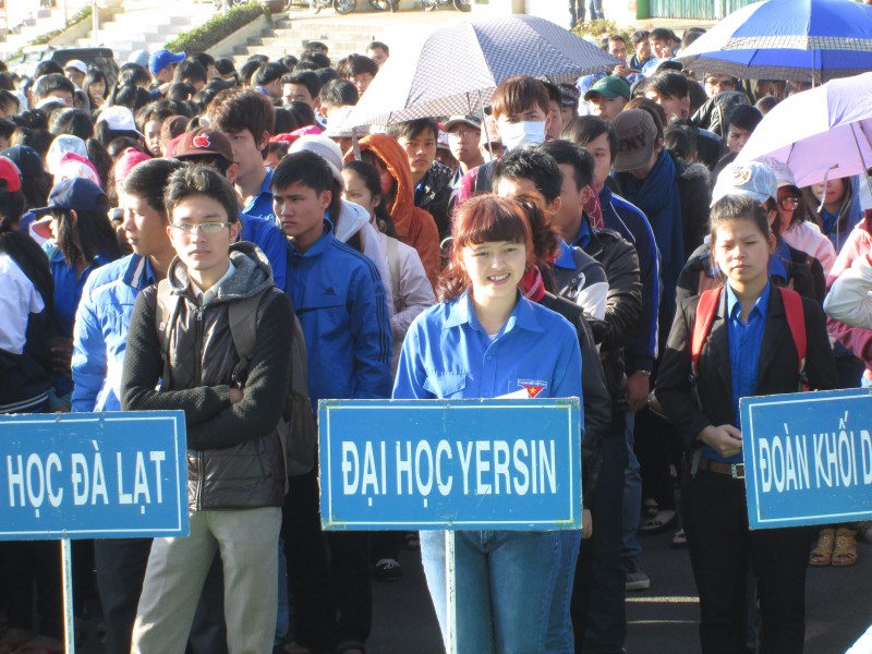 Đoàn TNCS HCM trường Đại học Yersin Đà Lạt tham gia lễ Khởi động năm thanh niên tình nguyện 2014
