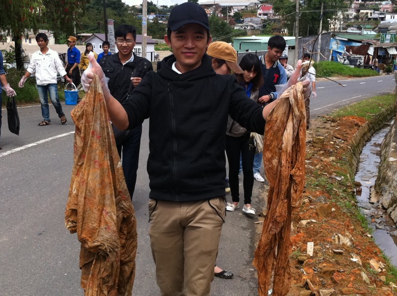 Hưởng ứng Chiến dịch “Làm cho thế giới sạch hơn năm 2012”