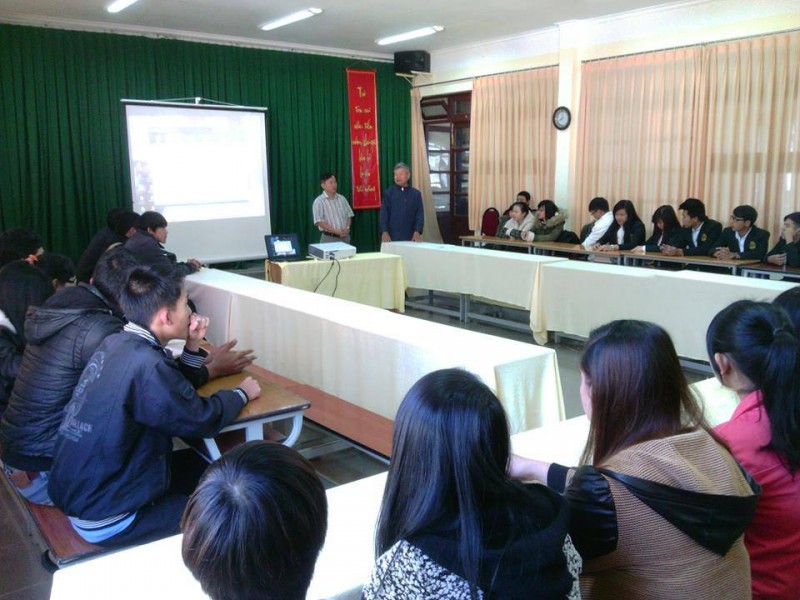 Sinh hoạt chuyên đề đầy thú vị cho sinh viên khoa Sinh học – Môi trường