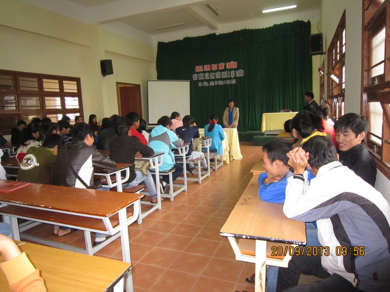 Khoa Sinh học Môi trường tiếp đón tân sinh viên khóa X