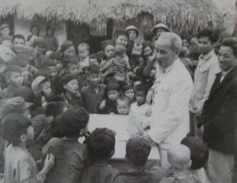 Đề cương Học tập và làm theo tấm gương đạo đức Hồ Chí Minh về nêu cao tinh thần trách nhiệm, chống chủ nghĩa cá nhân, nói đi đôi với làm