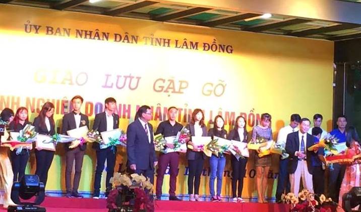 10 sinh viên khoa Quản trị kinh doanh nhận giải thưởng Ý tưởng khởi nghiệp