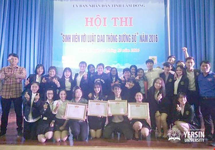 Trường Đại học Yersin Đà Lạt đạt giải Nhất cuộc thi “Sinh viên với Luật giao thông đường bộ” năm 2016  