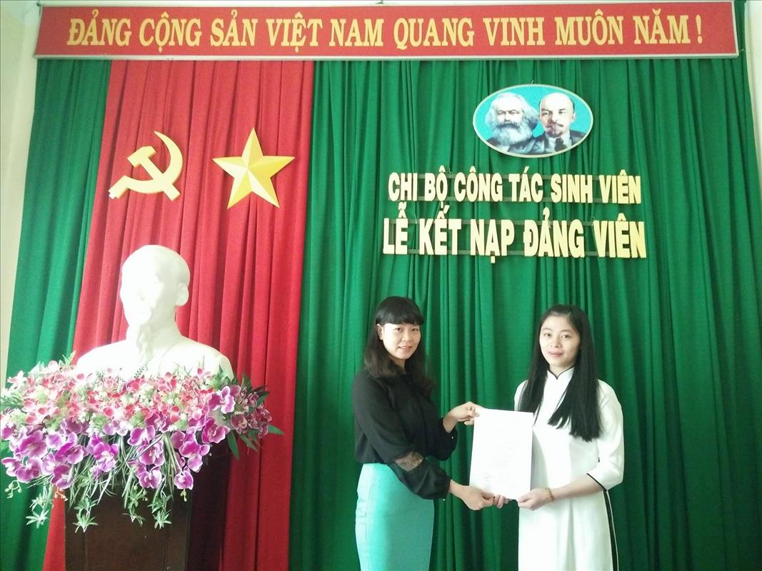 Kết nạp đảng viên mới cho Yersiner Đỗ Thị Ngọc Quý