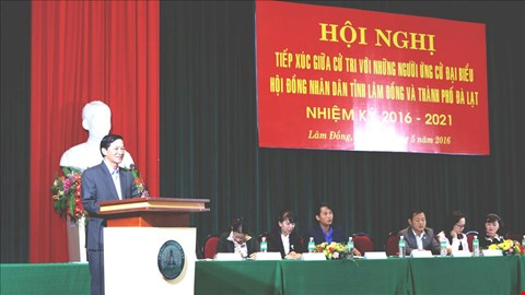 Ứng cử viên đại biểu HĐND tỉnh Lâm Đồng và Tp Đà Lạt tiếp xúc cử tri tại trường Đại học Yersin Đà Lạt