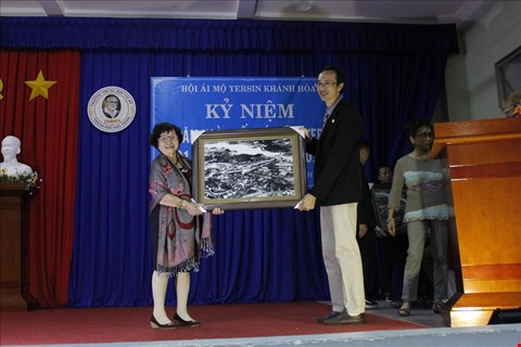 Phóng sự về chuyến viếng mộ và thăm nơi làm việc của Bác sĩ A Yersin