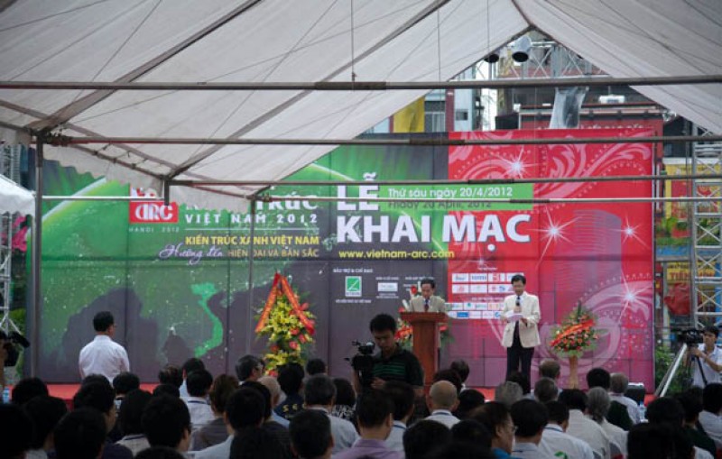 Khoa Kiến trúc trường Đại học Yersin Đà Lạt với Hội chợ Vietarc 2012
