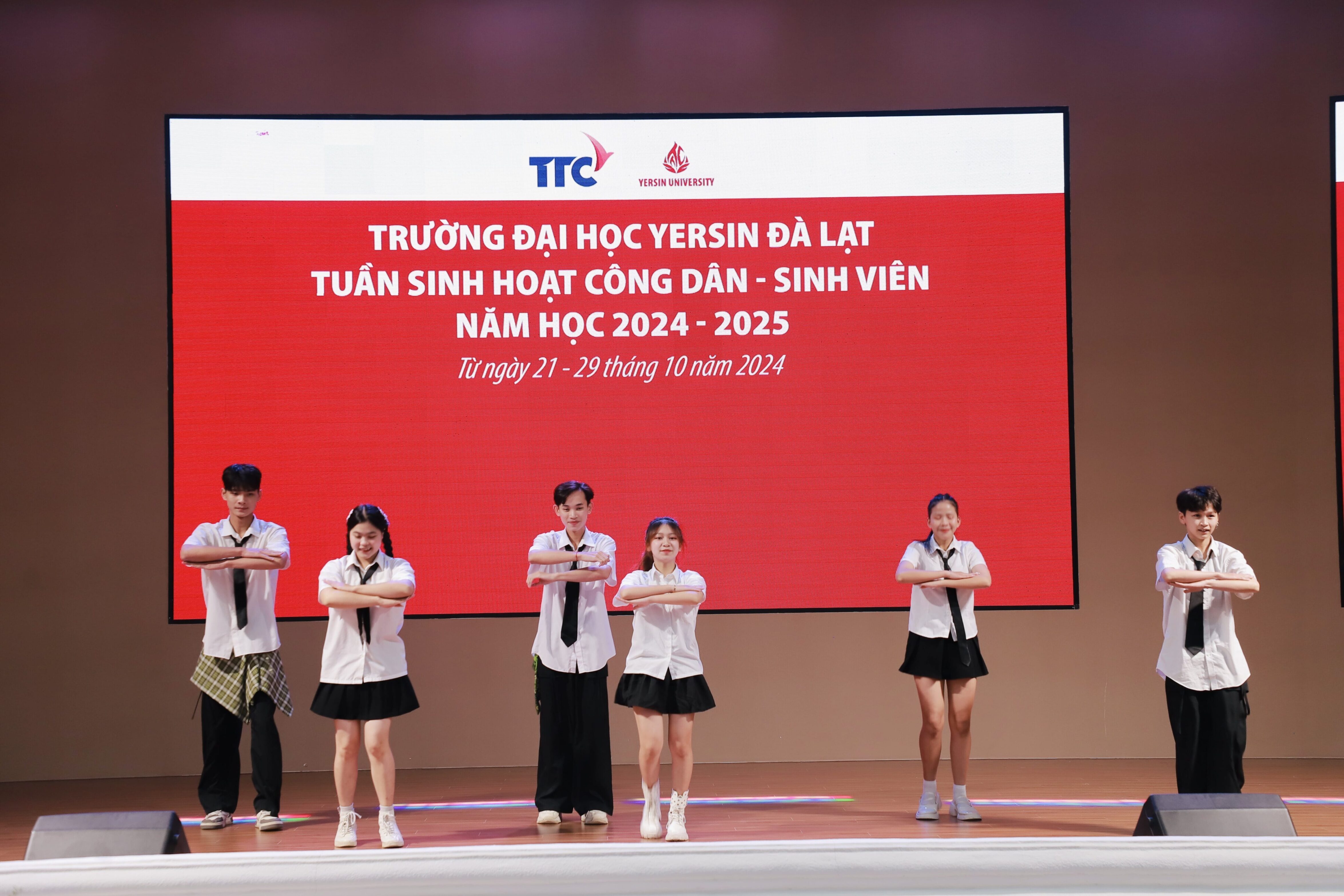 “Tuần sinh hoạt công dân – sinh viên” năm học 2024 – 2025 nhiều bổ ích của Yersiners