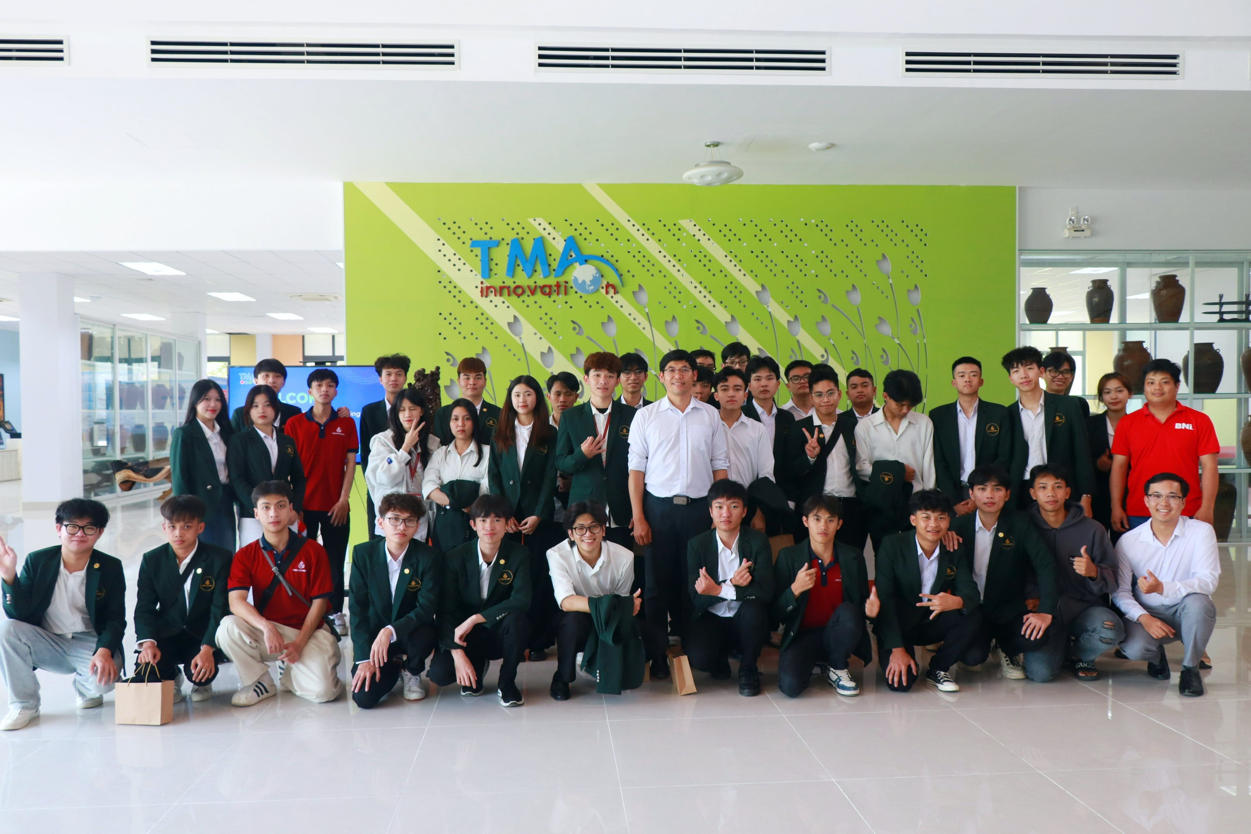 Yersiners Công nghệ thông tin trải nghiệm thực tế tại TMA Bình Định