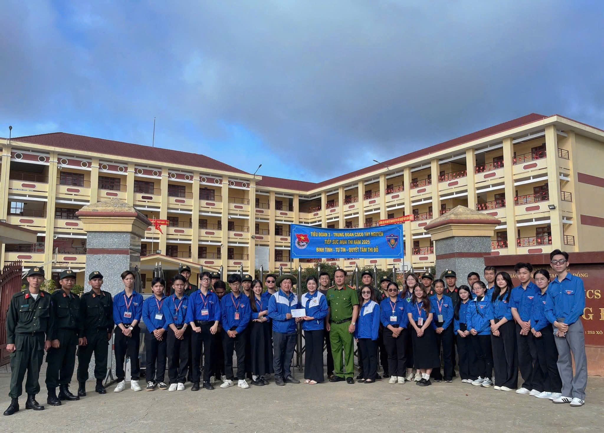 Tổng kết hành trình “Tiếp sức mùa thi 2025” của YersinUni