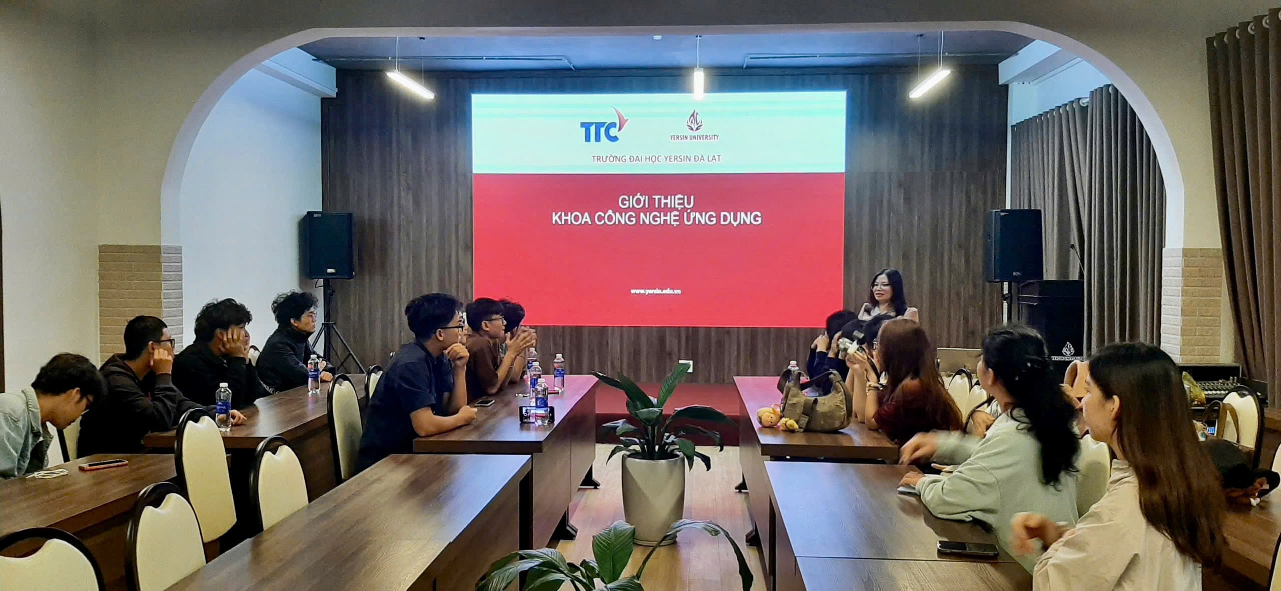 Học sinh American Study trải nghiệm thực tế tại YersinUni
