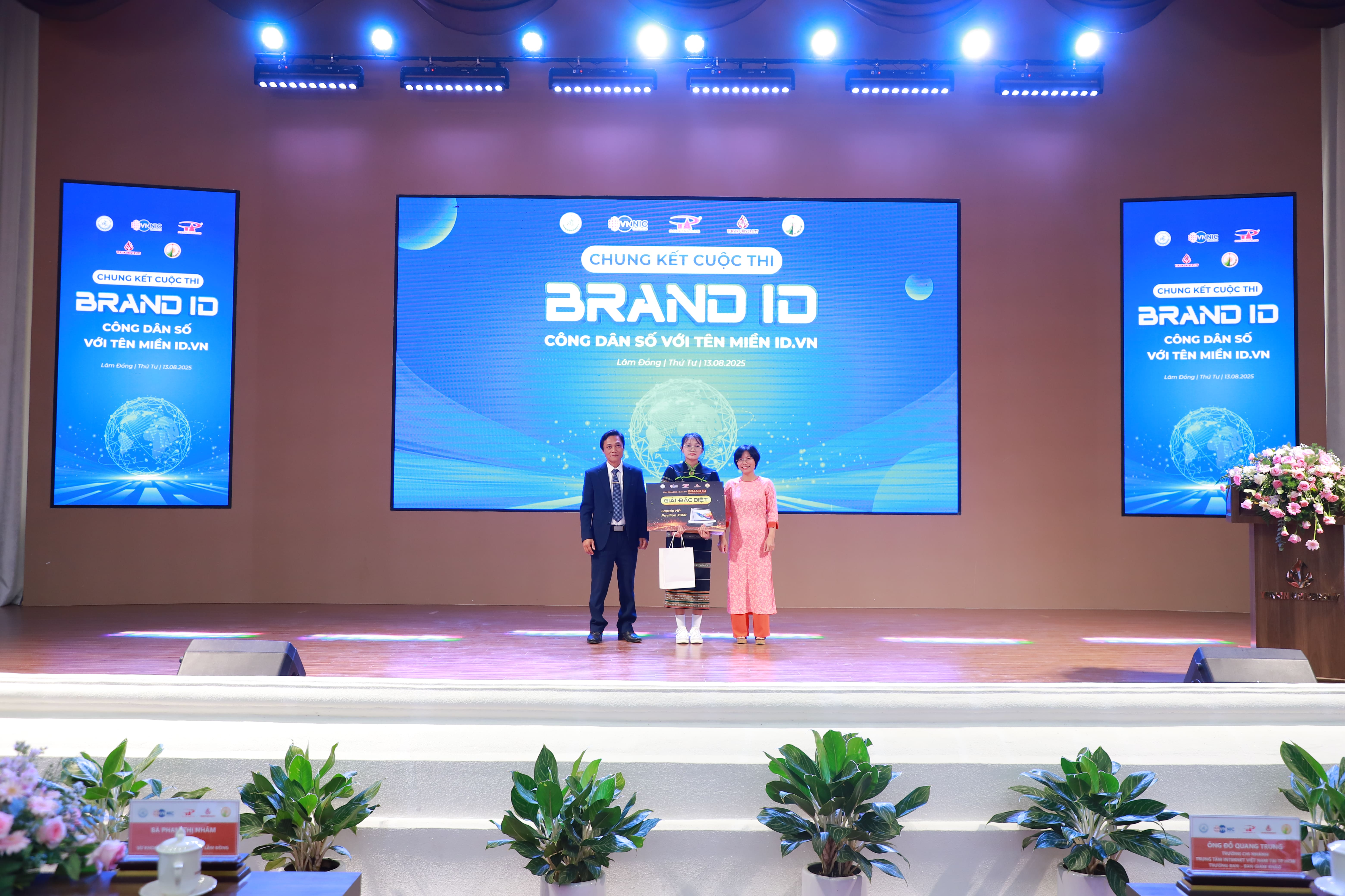 Yersiners đạt giải Đặc biệt tại cuộc thi thiết kế Website BrandID