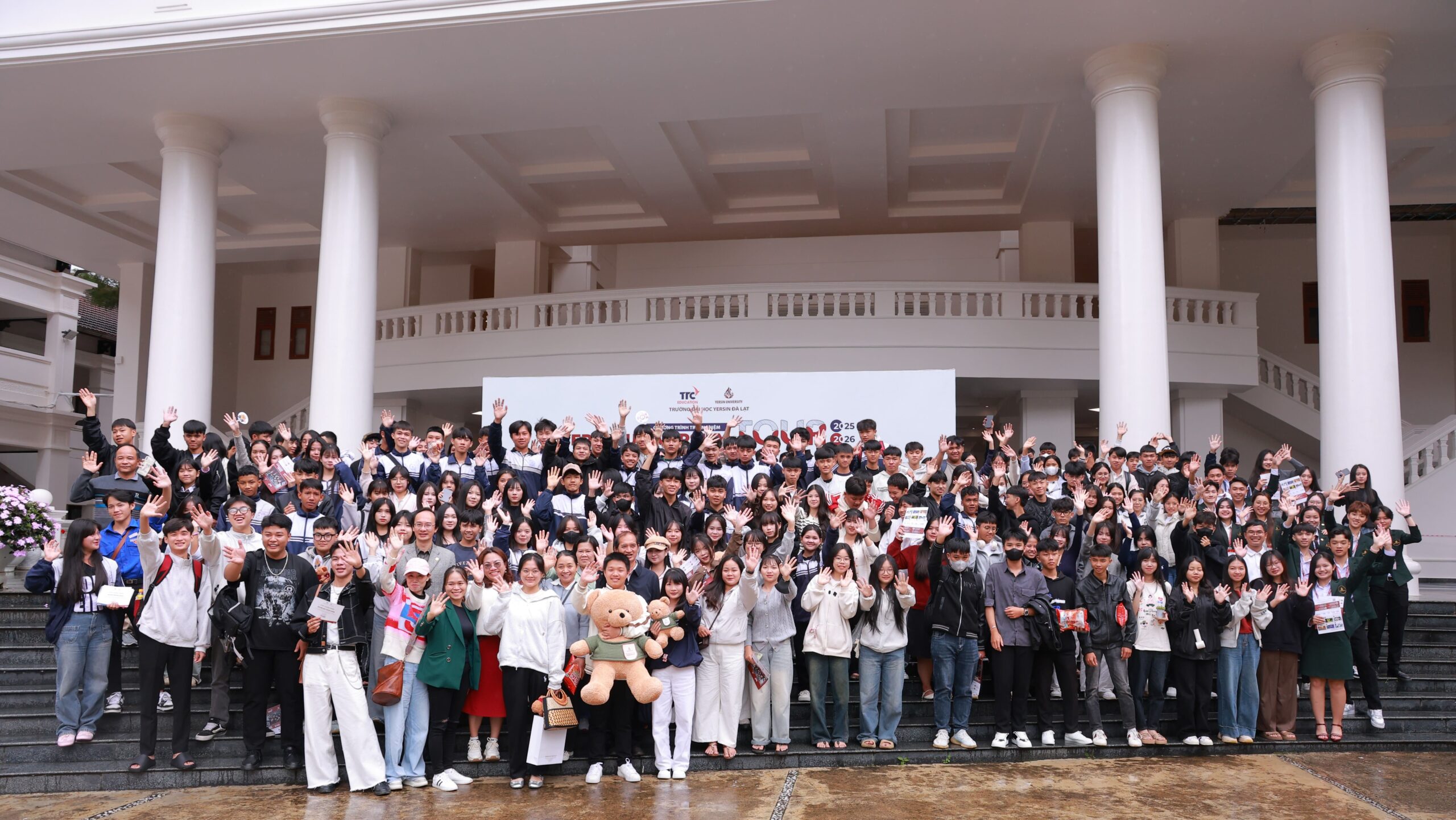 Yersin University Tour 2025 chào đón học sinh THPT Nguyễn Thái Bình
