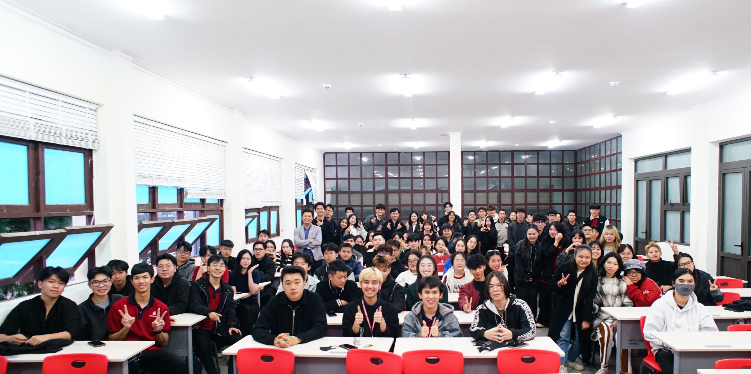 Chào đón “newbie” Khóa 22 Khoa Kiến trúc & Mỹ thuật công nghiệp