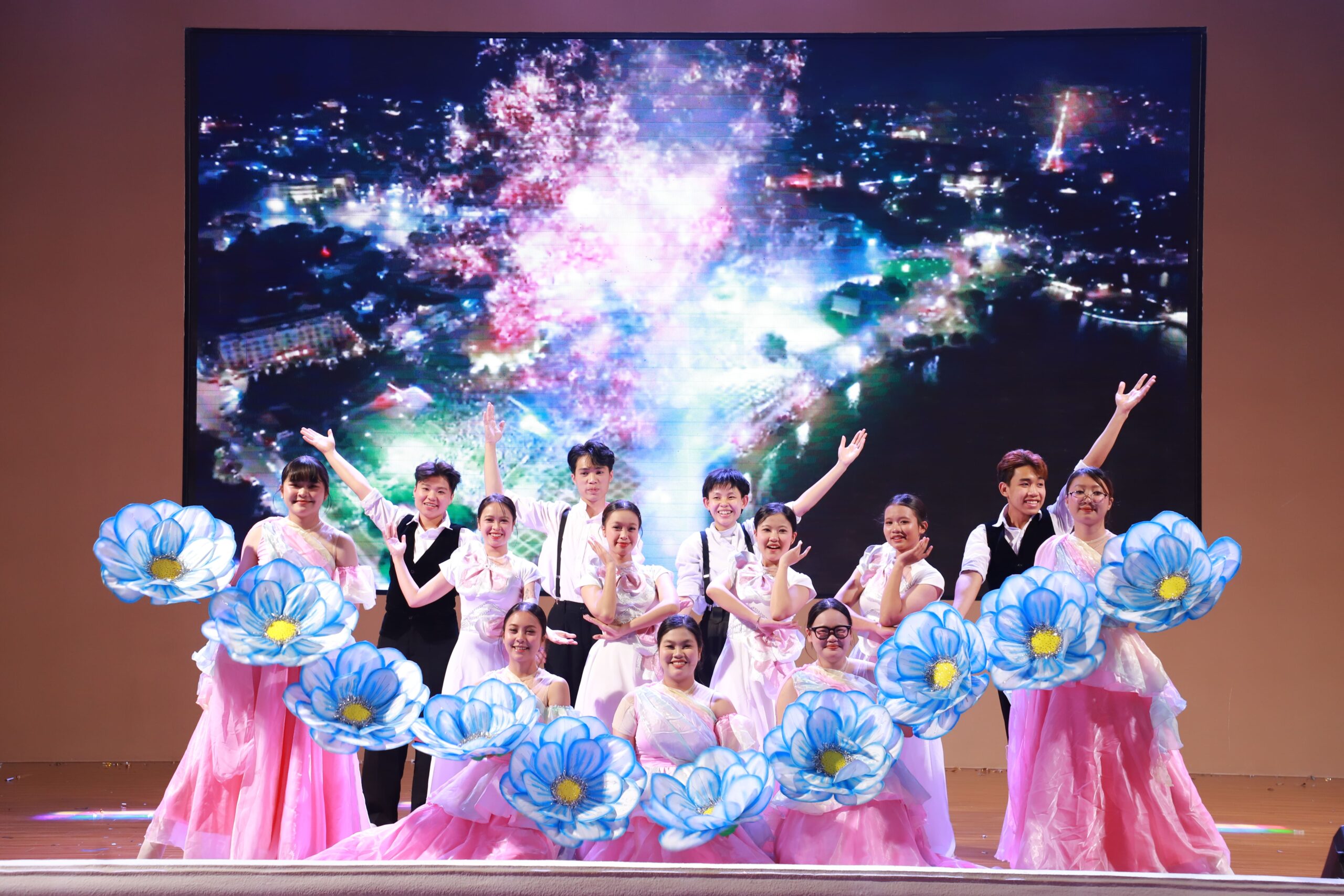 YersinUni tổ chức Cuộc thi văn nghệ chào mừng Ngày Nhà giáo Việt Nam (20/11/1982 – 20/11/2025)