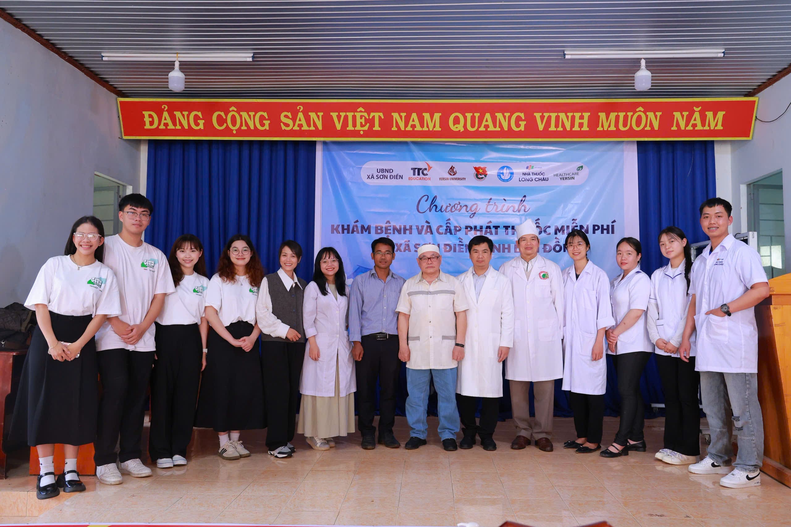 YersinUni khám bệnh miễn phí cho hơn 200 người dân