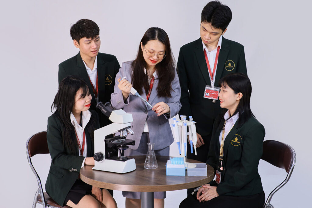 So sánh Công nghệ thực phẩm và Công nghệ Sinh học – Nên chọn ngành nào?