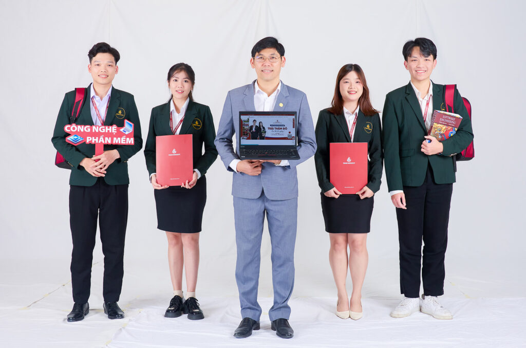 Ngành công nghệ thông tin học gì ra làm gì Có dễ xin việc không?