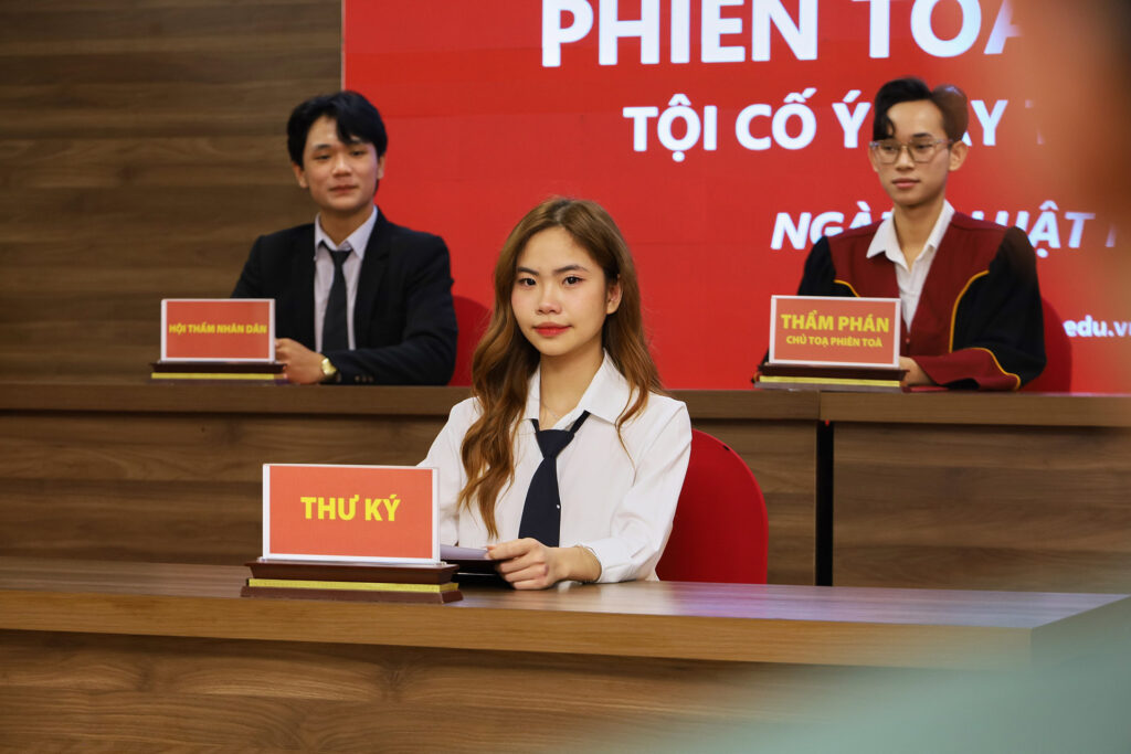 Ngành luật kinh tế học có khó không ra trường làm gì?