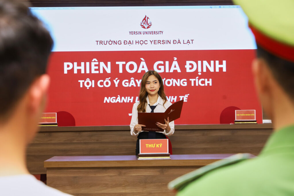 Ngành luật kinh tế học có khó không ra trường làm gì?